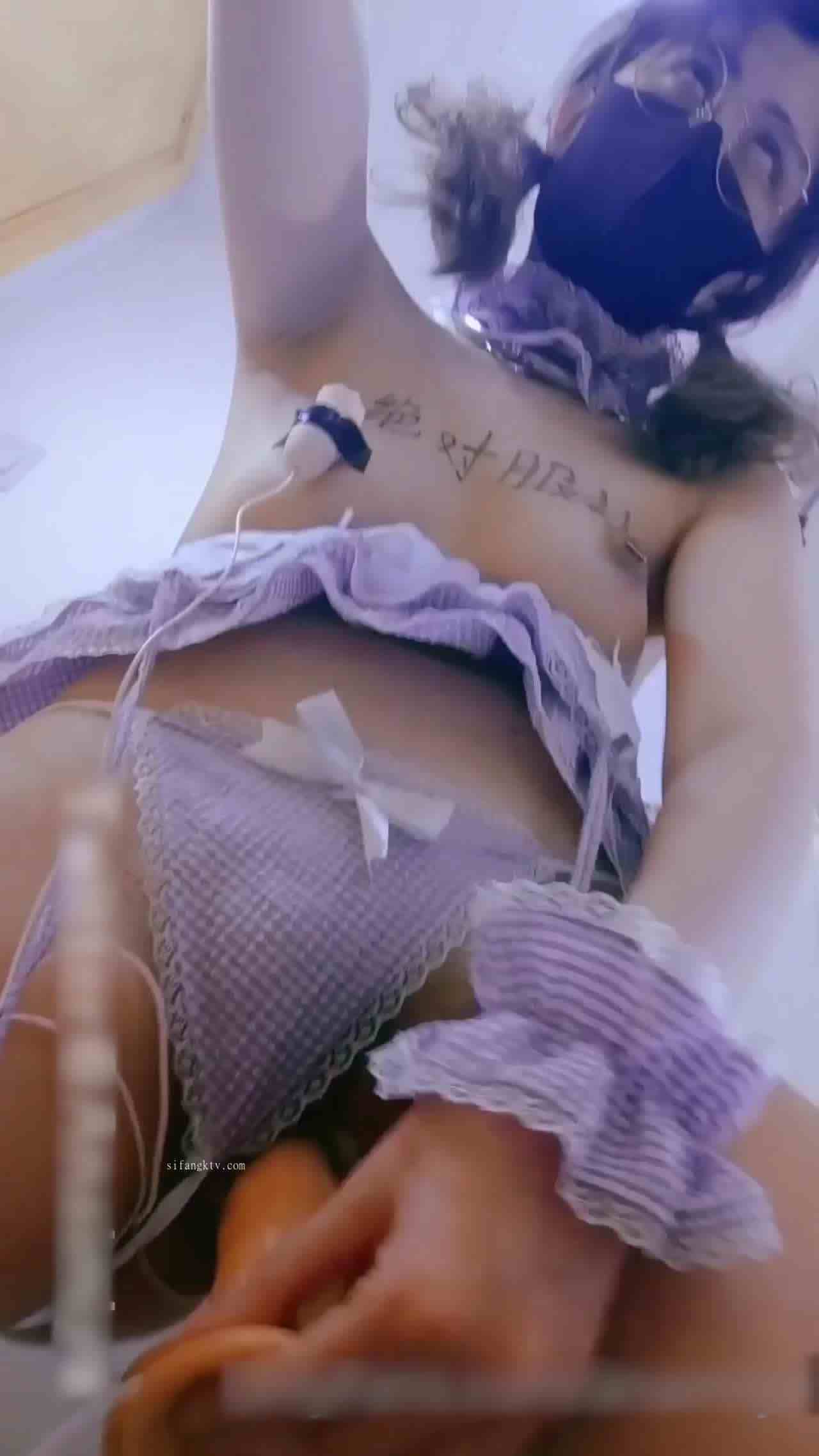  naimi奶咪 跳蛋假屌自慰 的剧照1