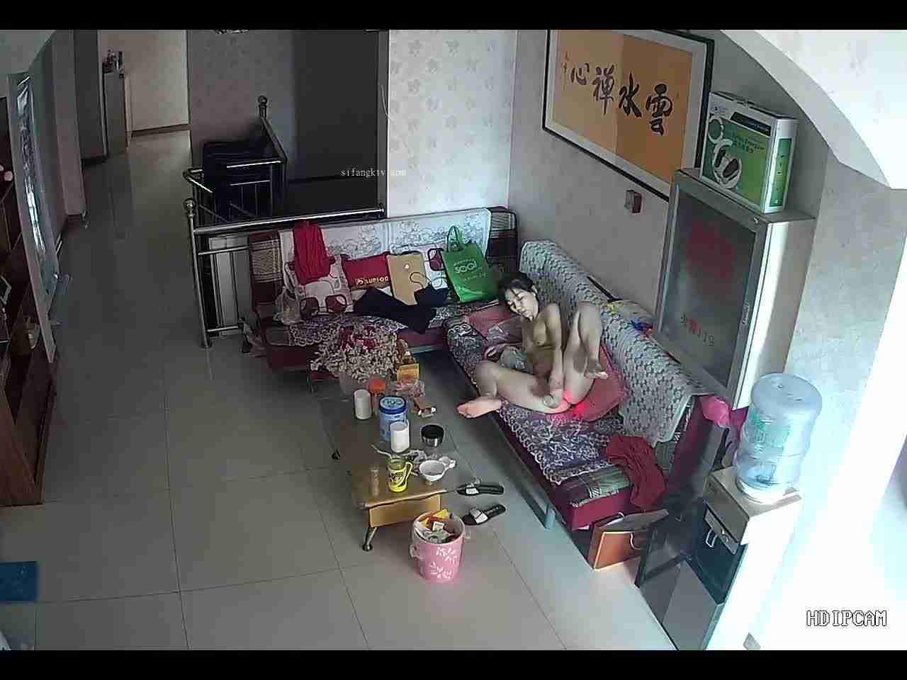  黑客监控破解_不知道这少妇用的是什么神器 的剧照10