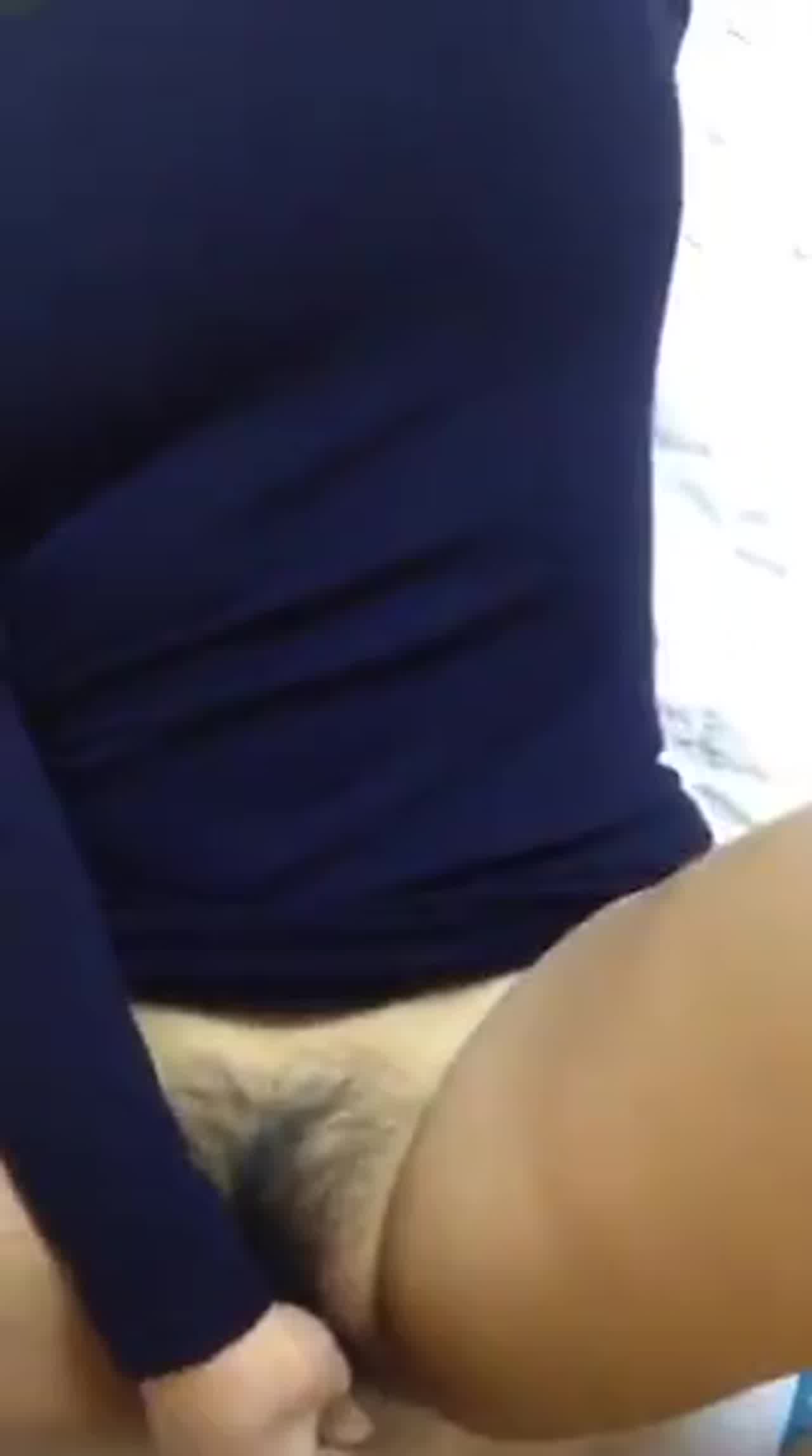  先自慰一下，然后再把你的大肉棒插入，好爽！ 的剧照10