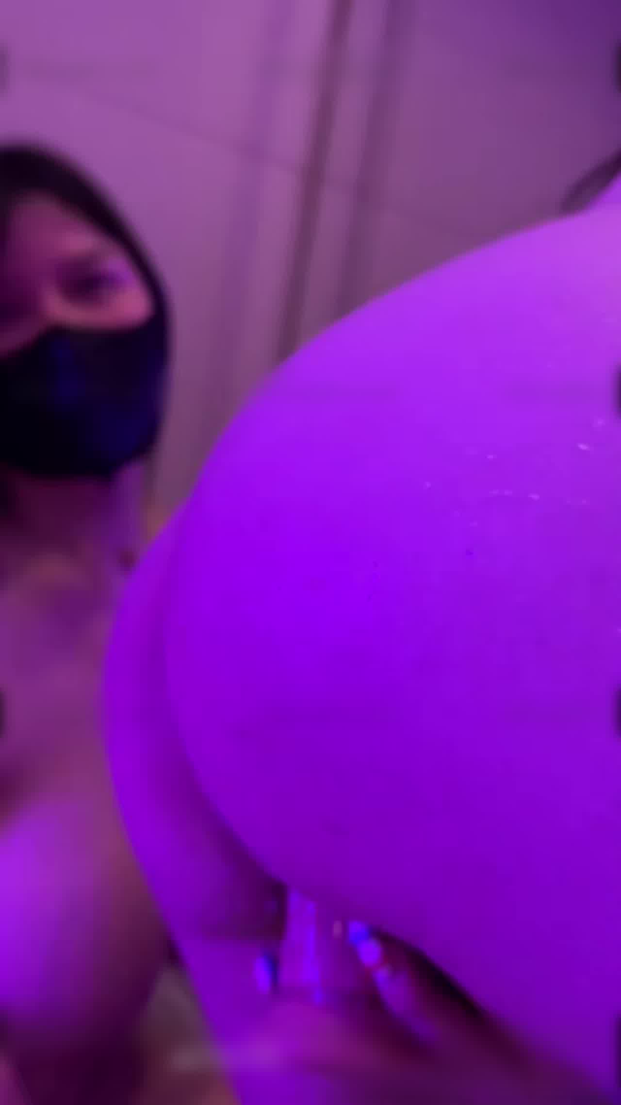  九儿姊妹 超肉感极品姊妹互相求爱 的剧照9