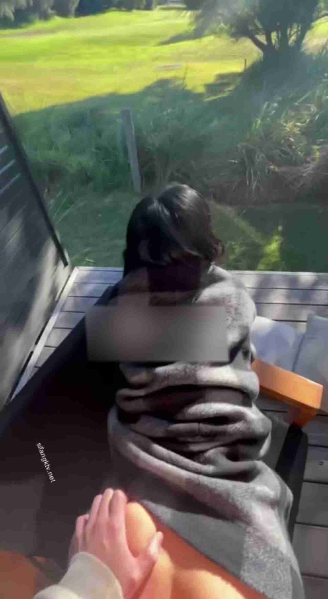  跷臀美肌后入大神 的剧照4