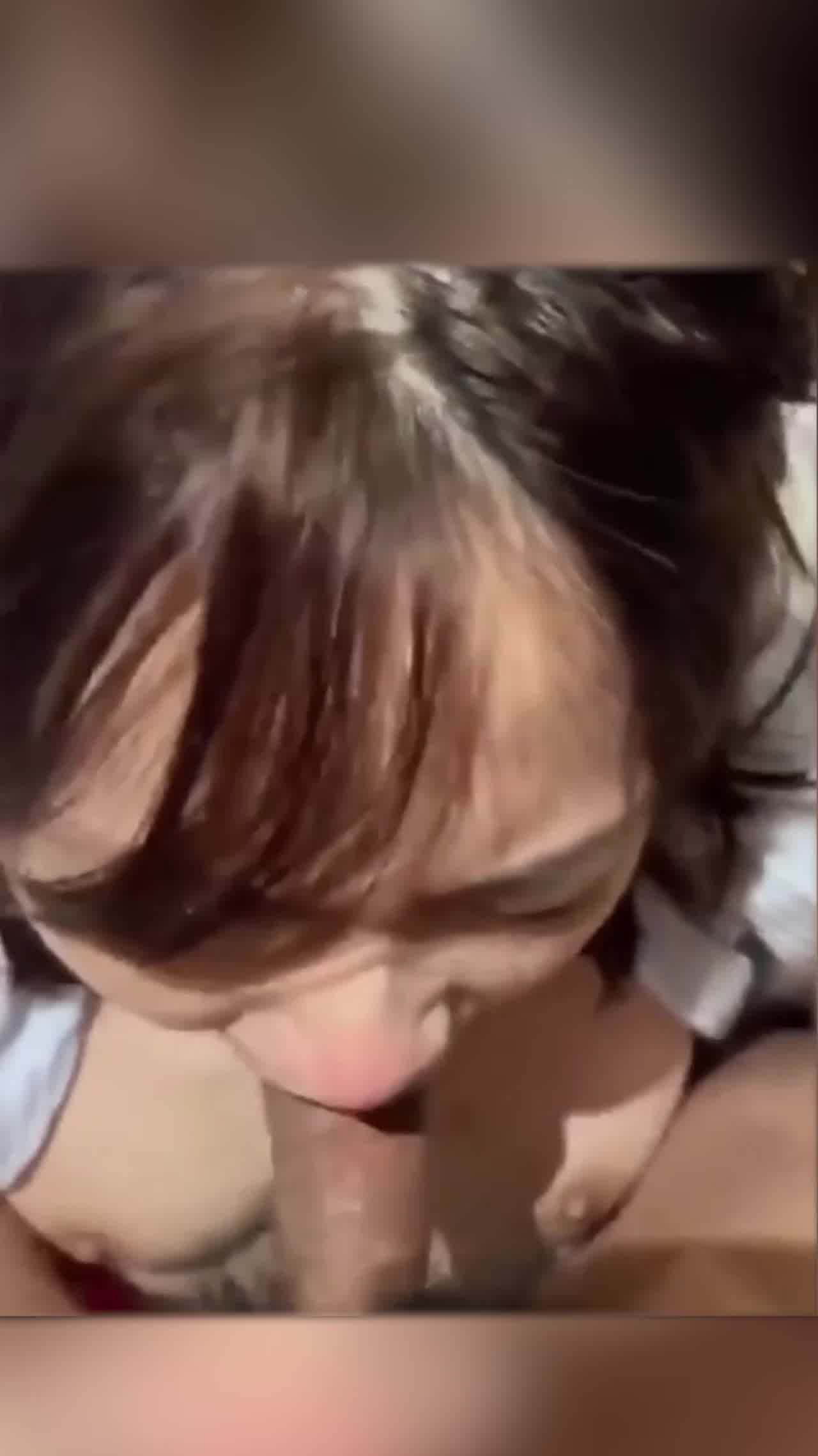  南京艺术学院舞蹈生郭婷婷舔屌到茫然被打屁股逼更紧 的剧照8