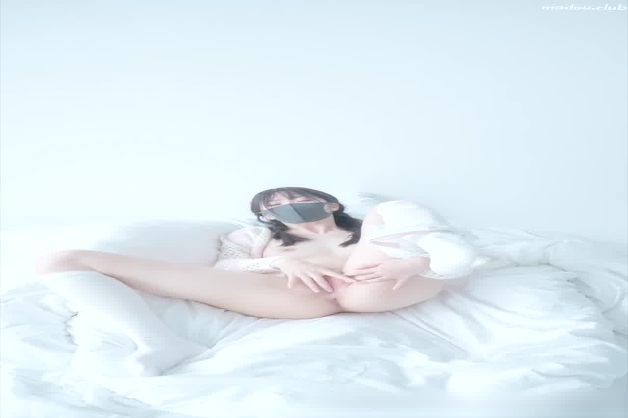  玩偶姐姐 白虎白袜纯情玩弄 的剧照7