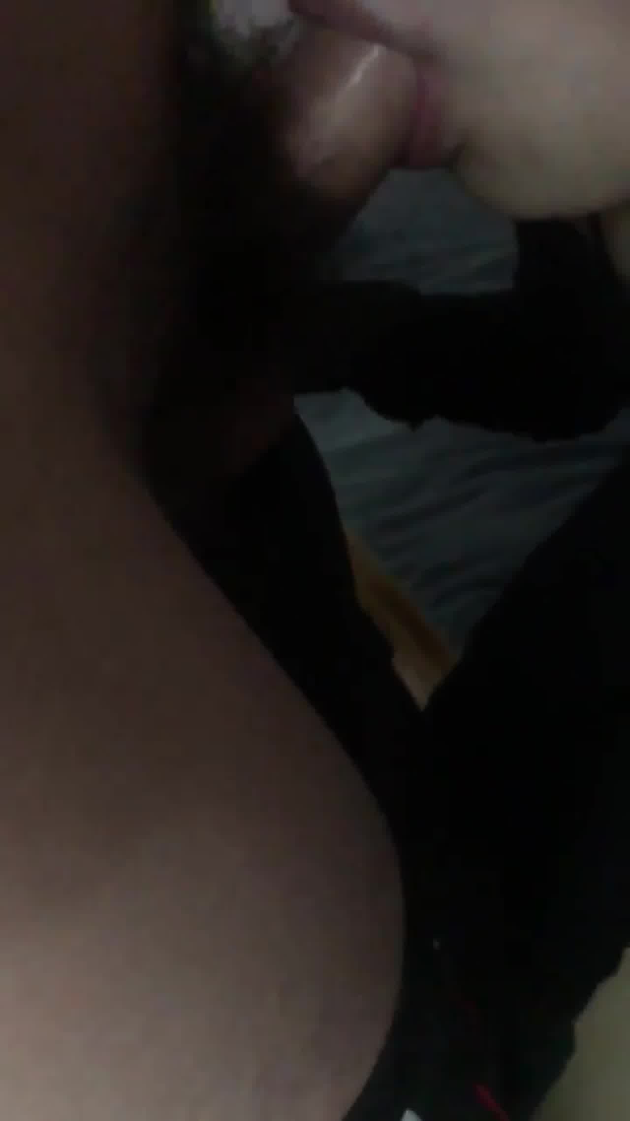  同事小姐姐闻到鸡巴味儿就忍不住想吃 的剧照2