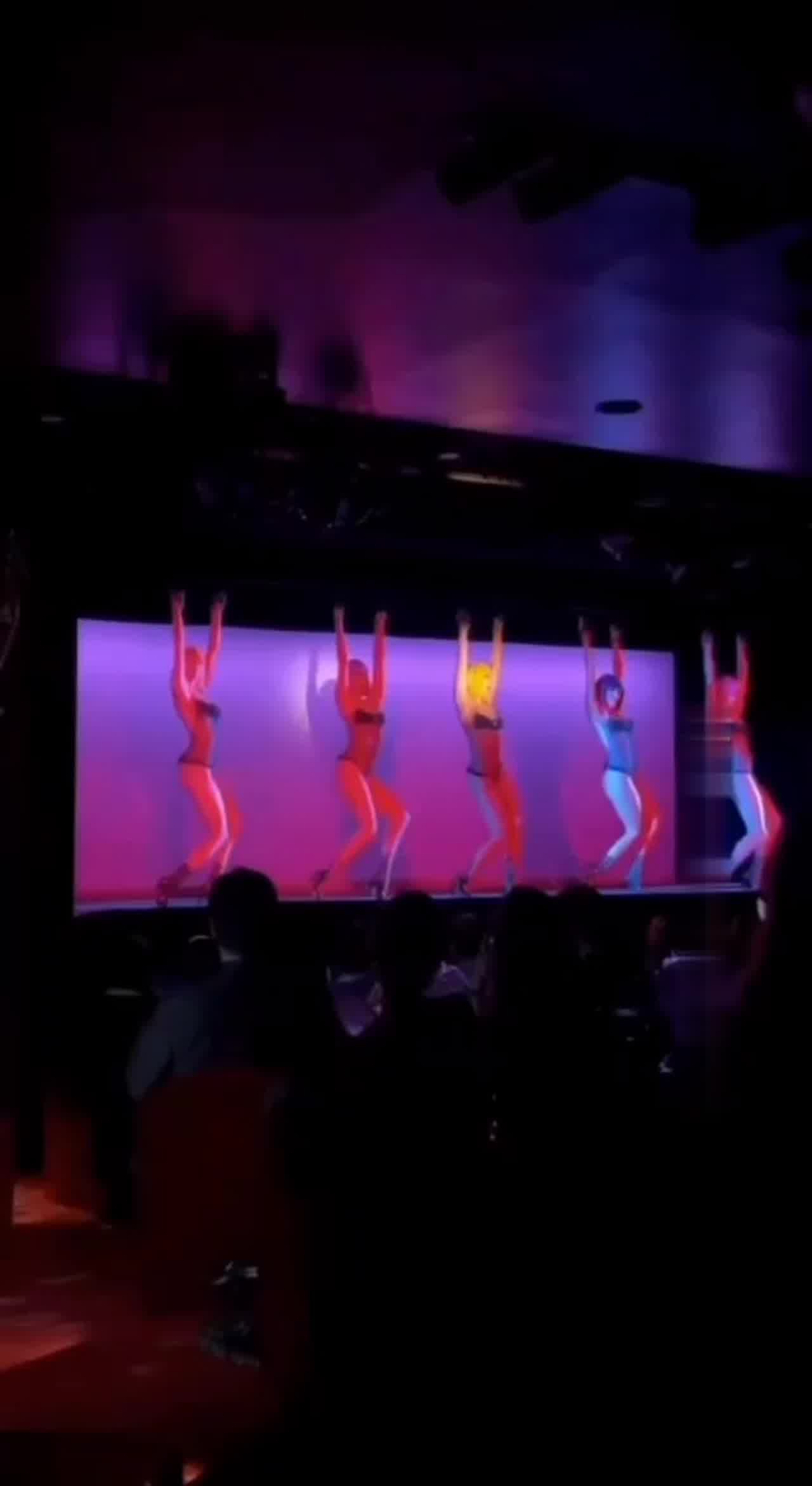  Lisa疯马秀首秀现场片段 的剧照10