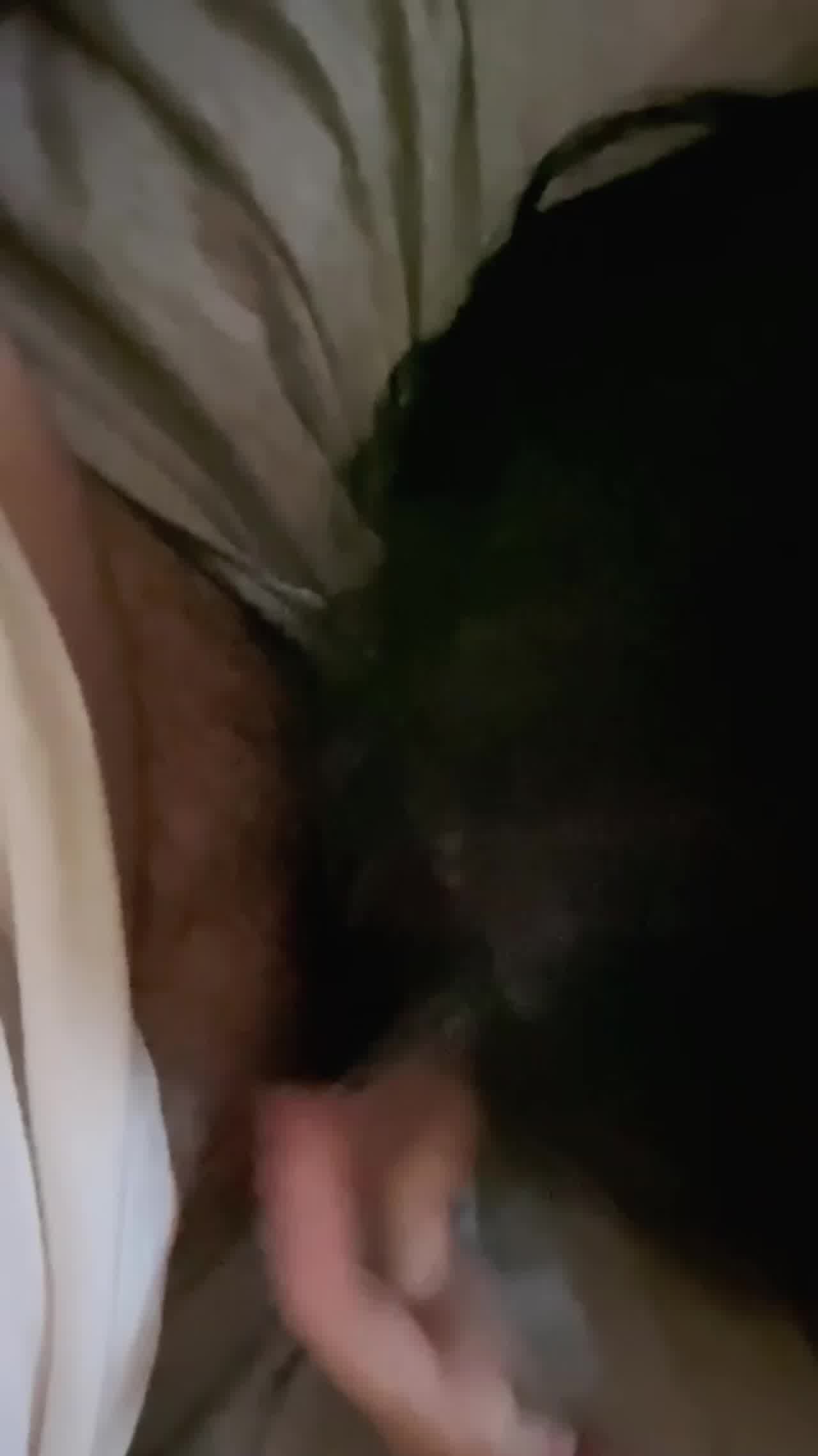  喜欢玩刺激的萝莉，网吧口交后到影院门口后入内射 的剧照10