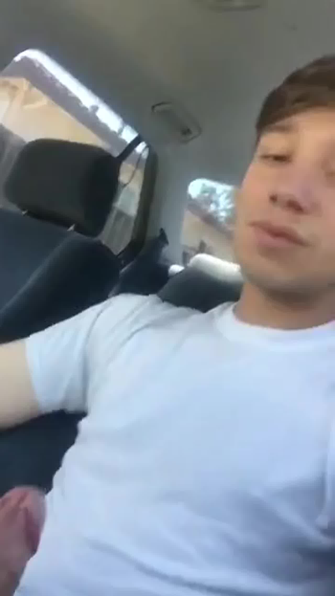  大学门口上车的妹子很卖力 的剧照4