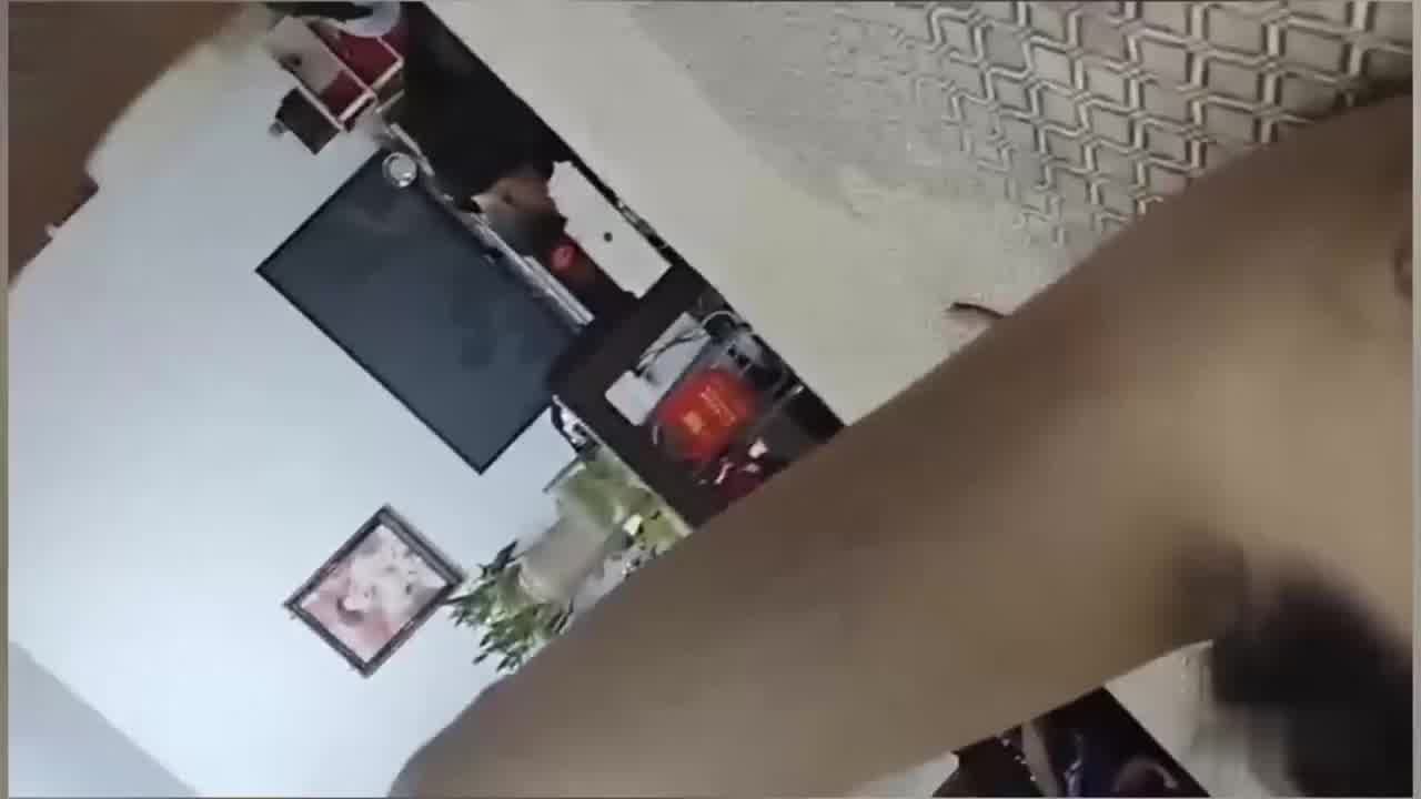  【重磅推荐高中清纯女学妹】带上男奴男友，一起伺候社会哥 的剧照1