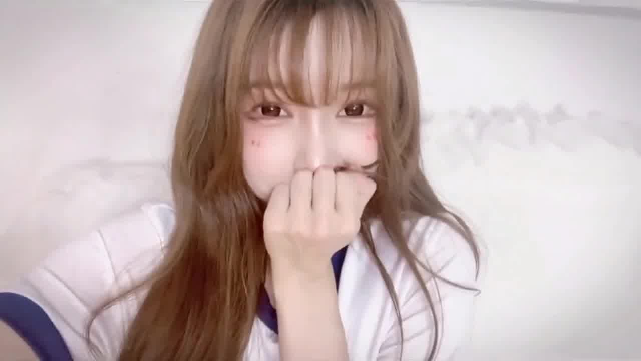  来一起感受一下风情万种的吻，喜欢几号小姐姐扣出来吧！ 的剧照8