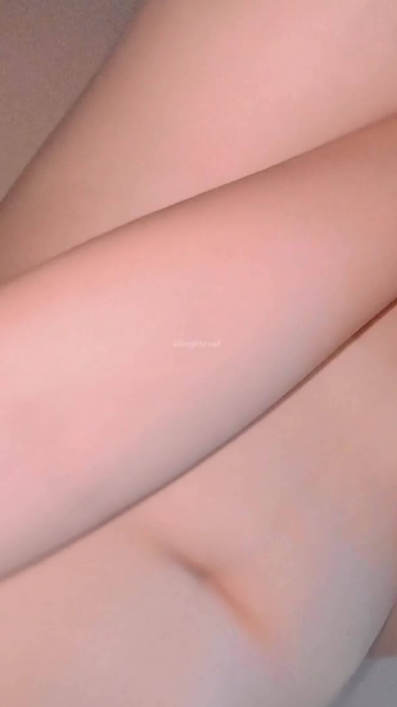  【小编推荐】Onlyfans大奶白虎妹与干爹约会 的剧照10