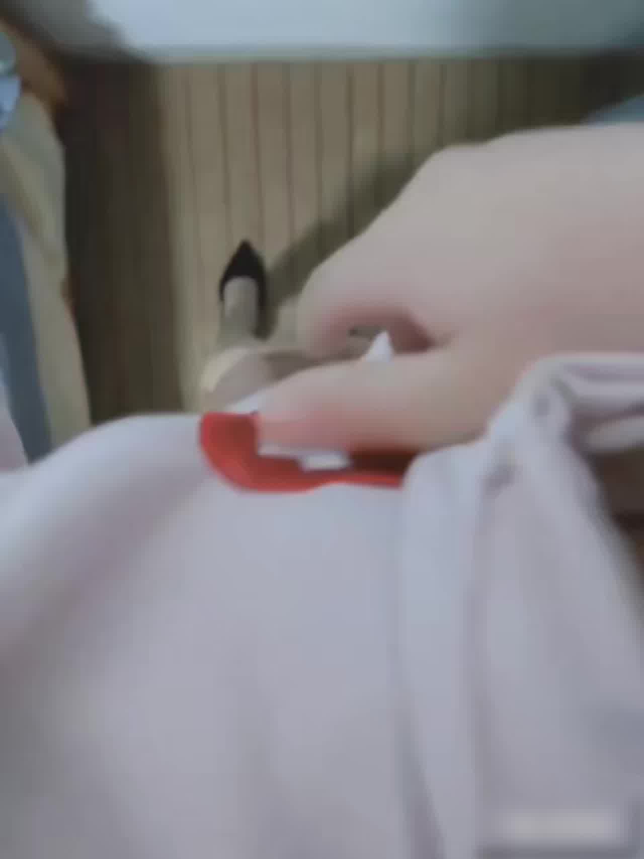  护士小姐怕我着凉赶紧用蜜壶帮我取暖 的剧照4