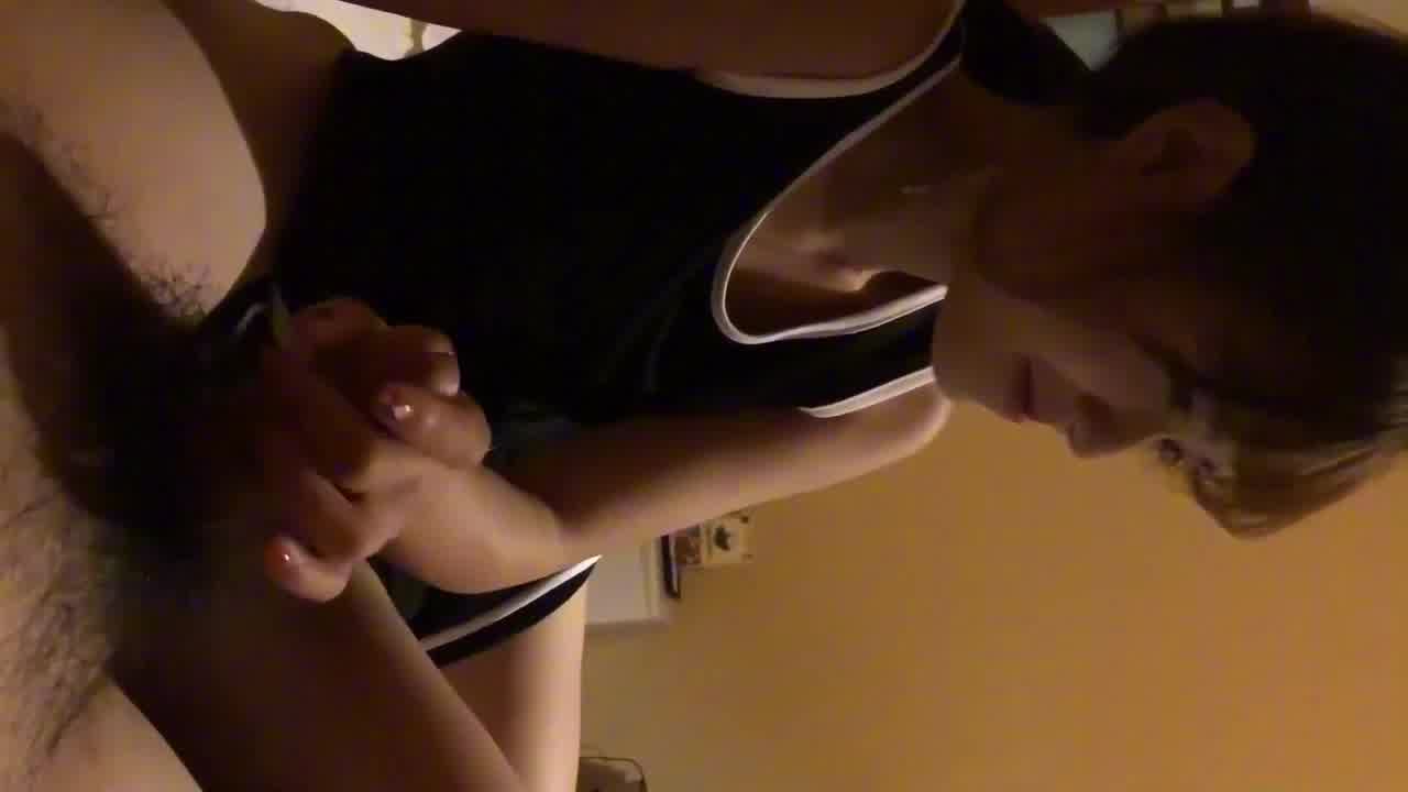  【万一我朋友看片看到我怎么办】经典回顾超清纯18岁甜妹，以前的鸡真好说话，好好说都同意让你拍视频 的剧照10