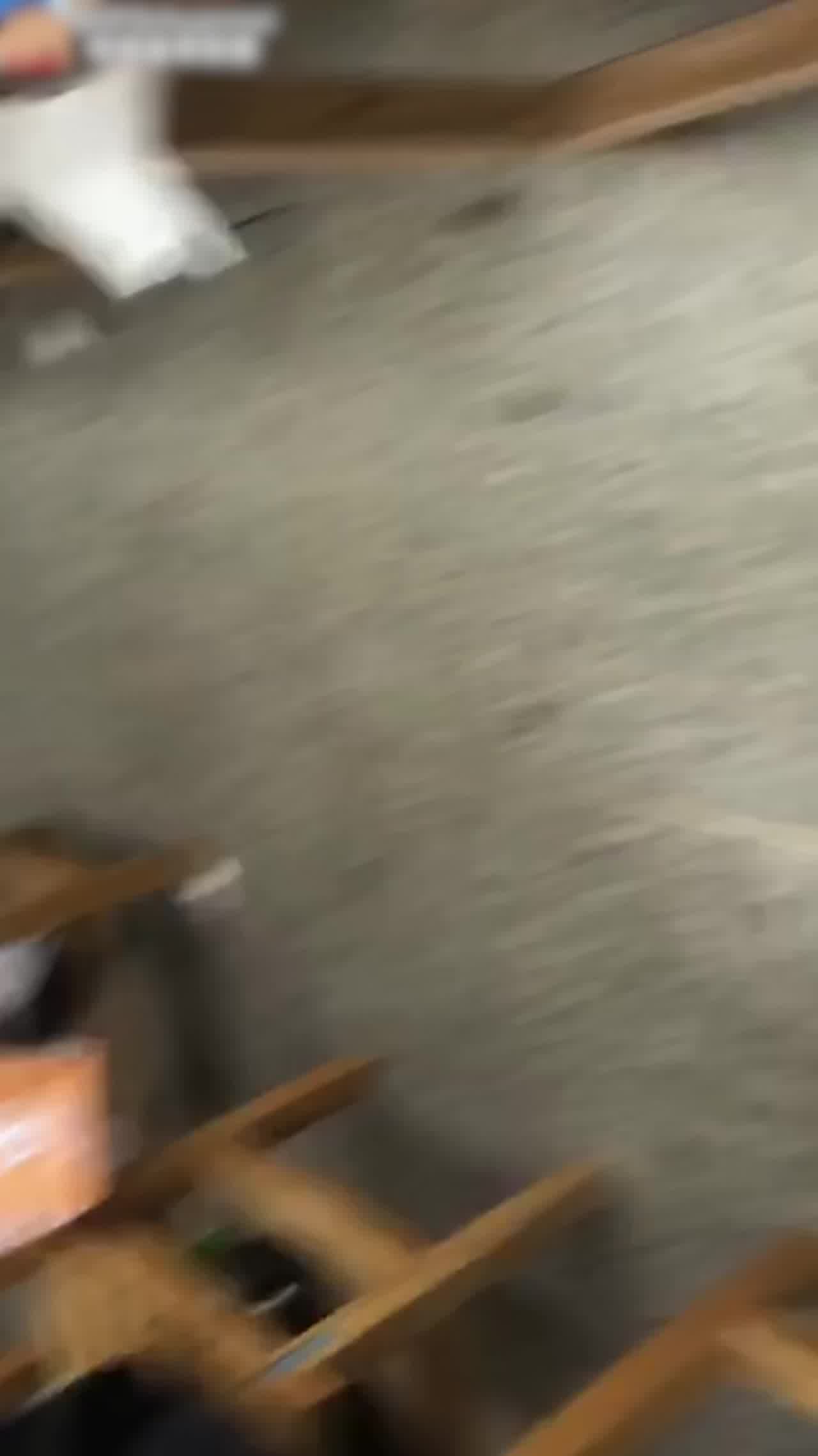  高二早熟学生妹，教室露出，超大胆，揉奶漏逼，自己玩了起来，好骚啊！ 的剧照6