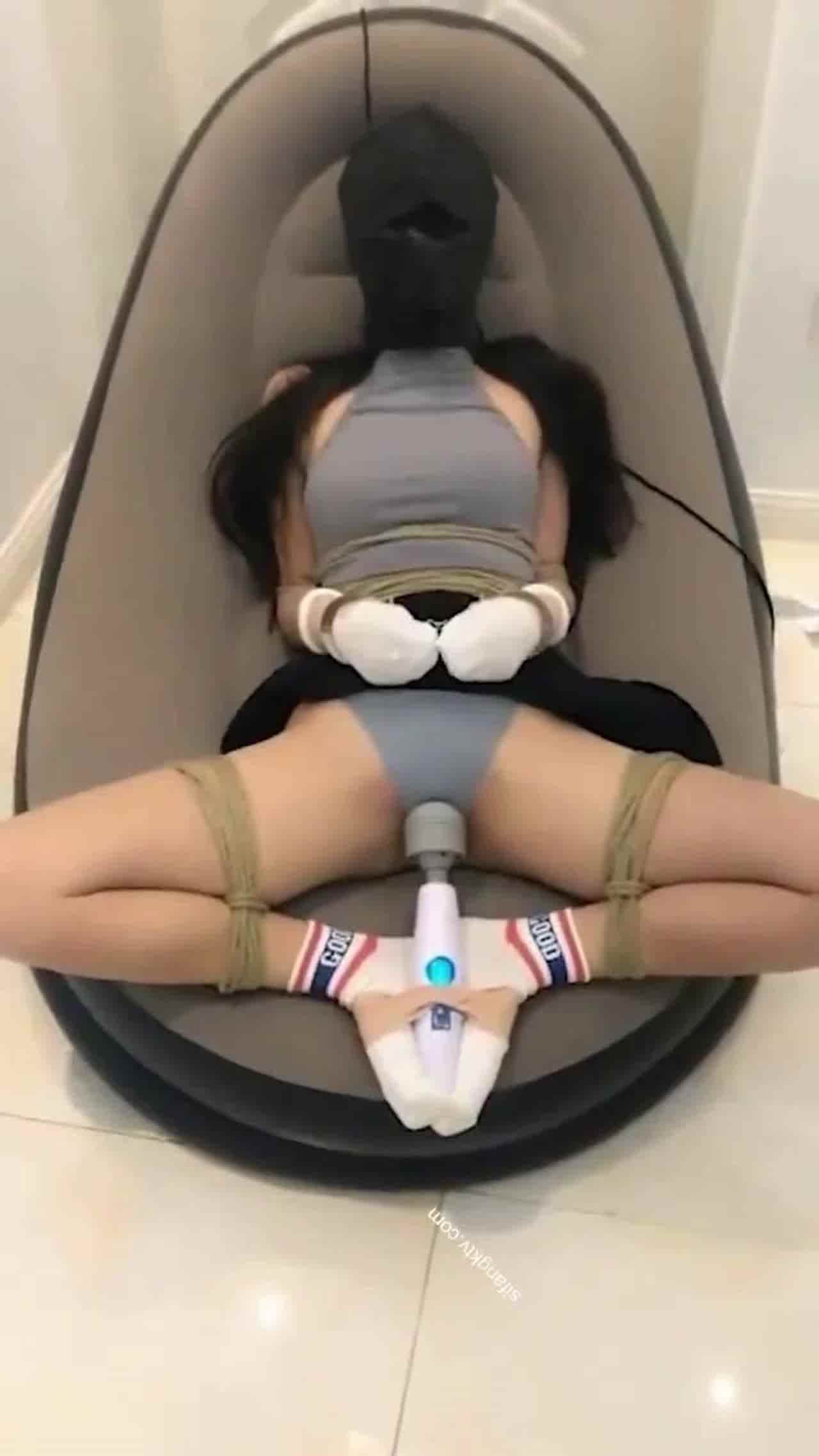  sm放置按摩棒犀利淫叫 的剧照2