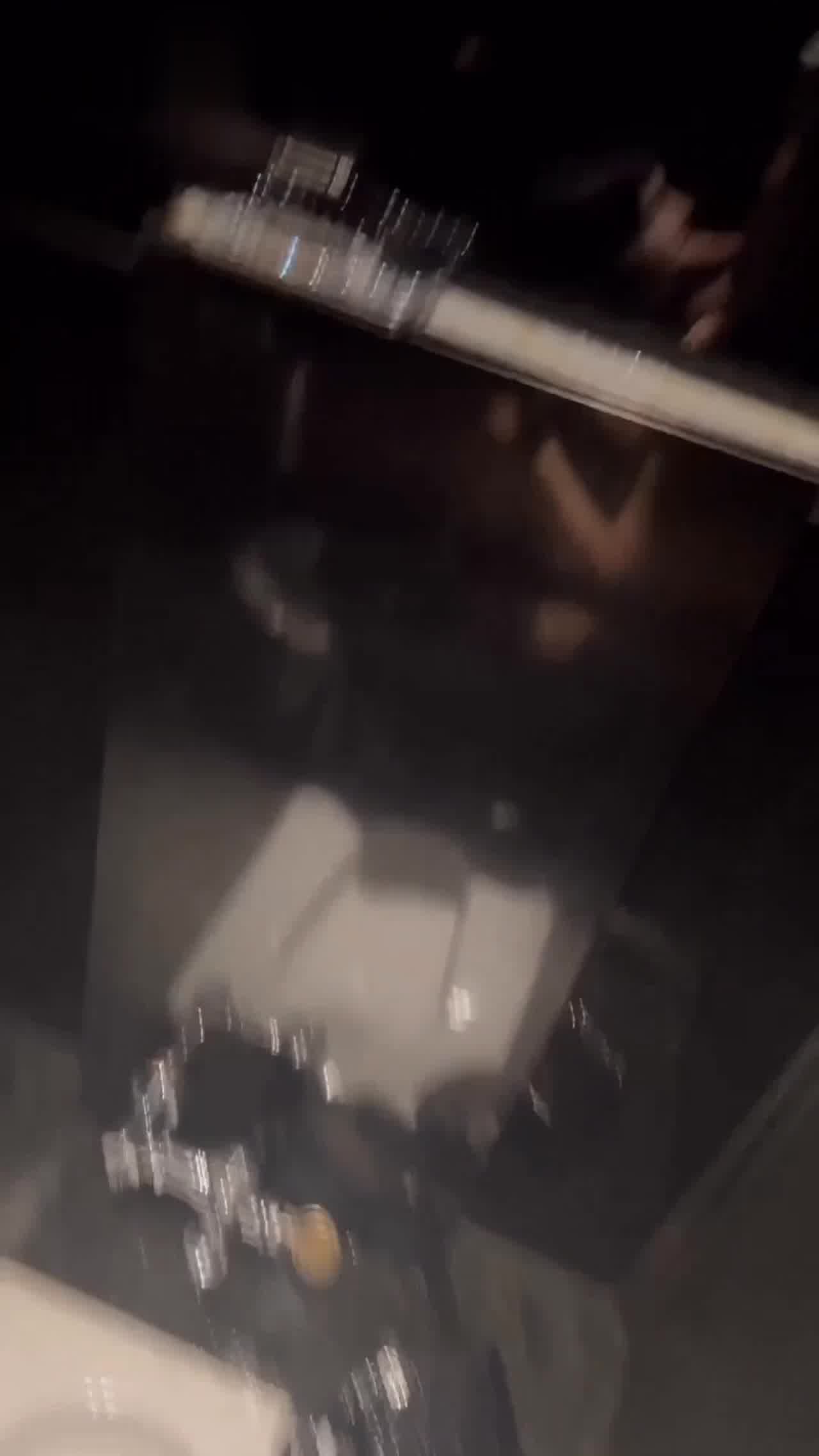  极品嫩模夜店卫生间毒龙深喉 的剧照4