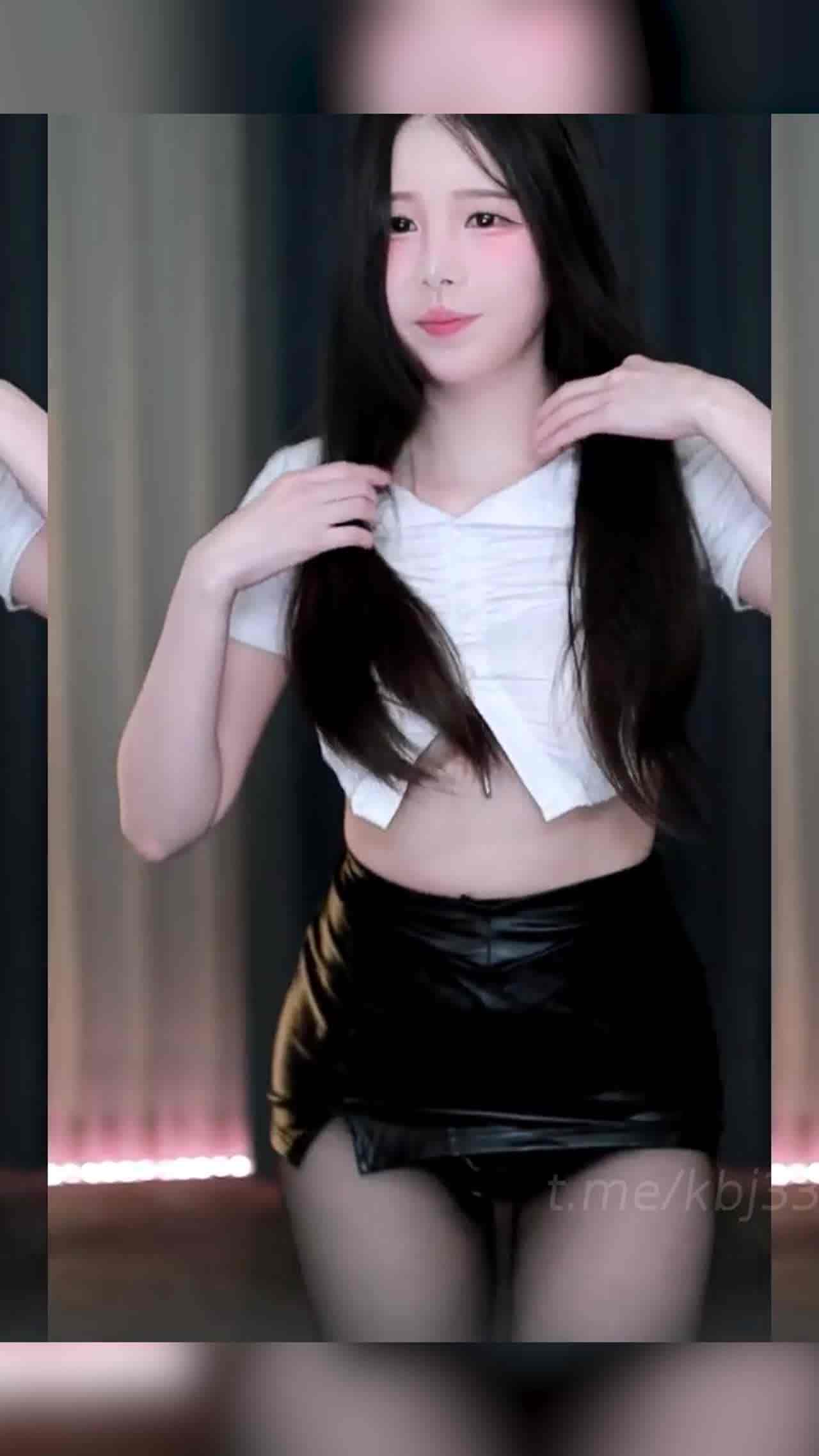  韩国主播诱惑 屁股蛋都漏出来 的剧照3