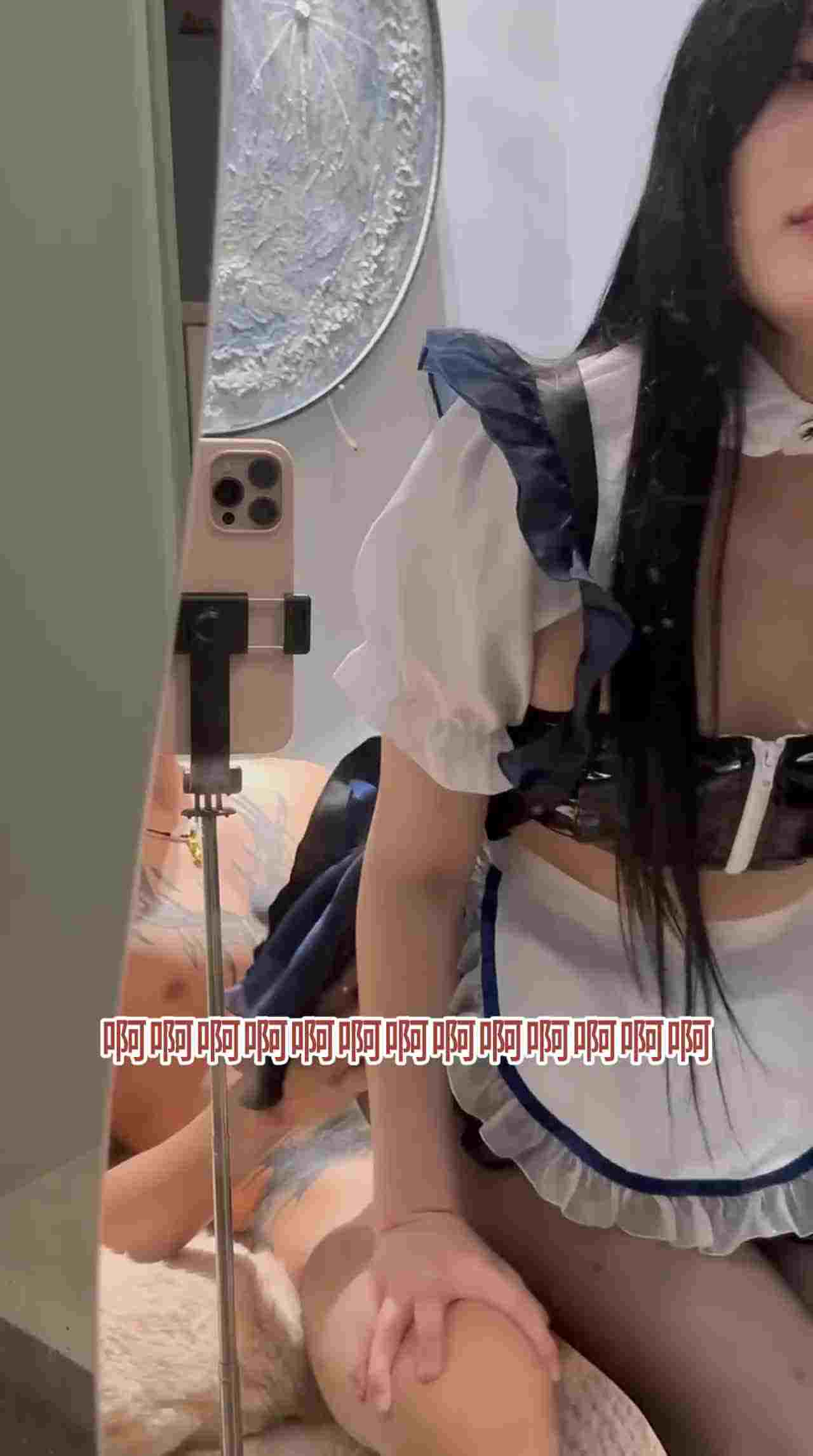  【精神小妹下海创业！】超清纯反差玩推创业卖视频，被操到腿抽筋，逼都疼的受不了，还咬着牙拍完视频 的剧照10